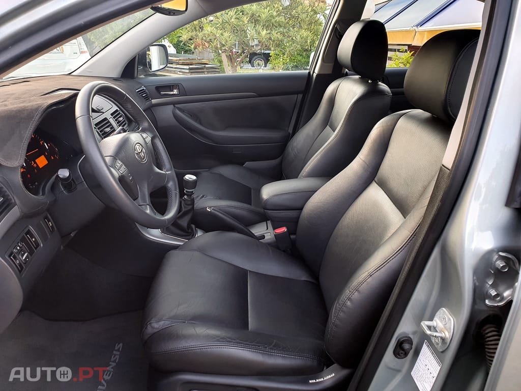Toyota Avensis 2.0 D-4D Sol