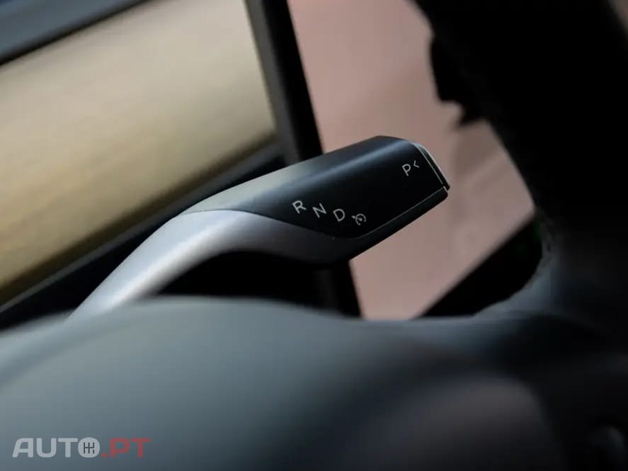 Tesla Model Y RWD — fotografia 61