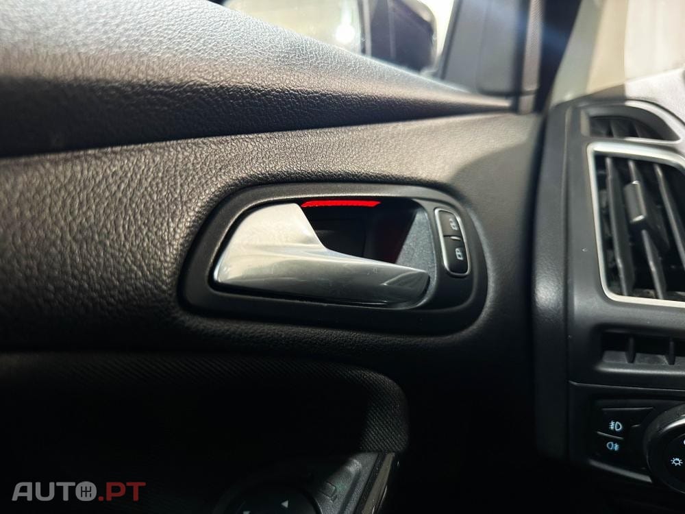 Ford Focus 1.5 EcoBlue S&S Aut. TITANIUM DESIGN