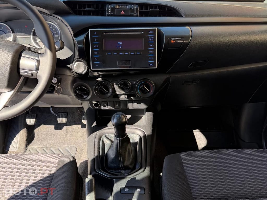 Toyota Hilux 2.4 D-4D 4WD CD Premium Edition