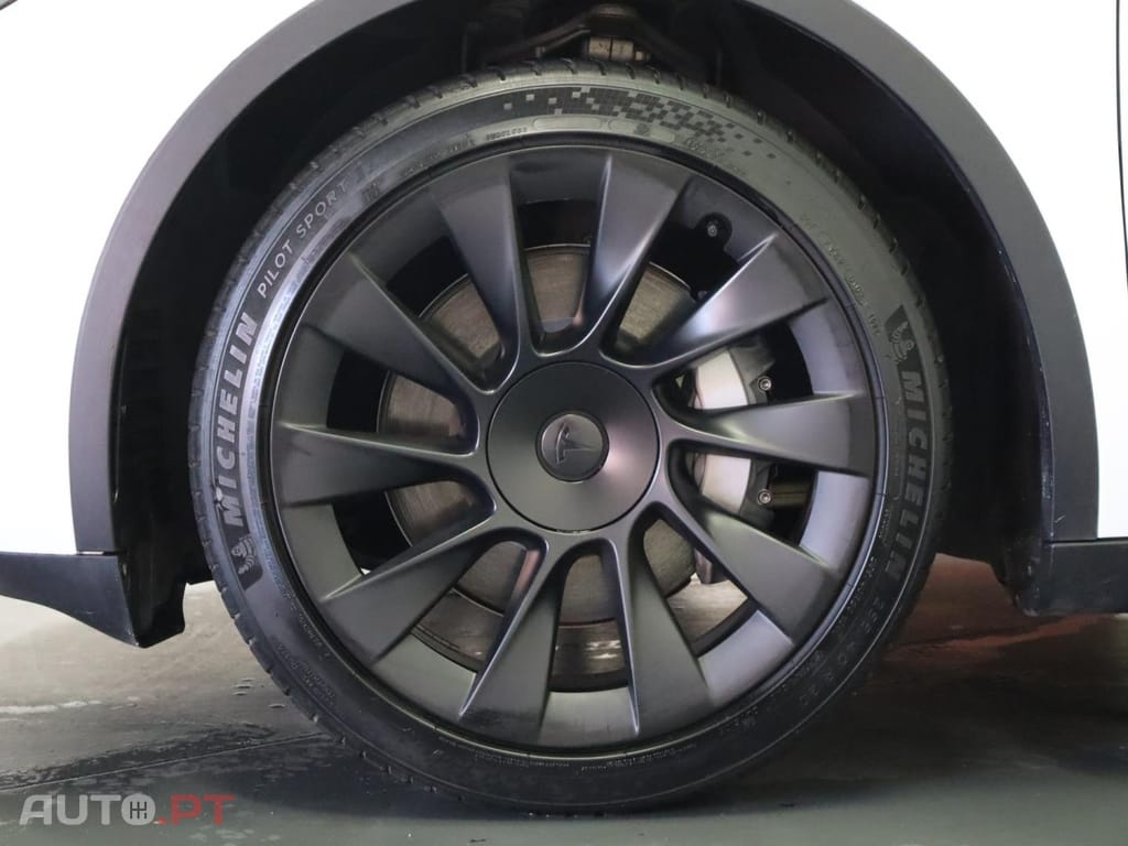 Tesla Model Y RWD
