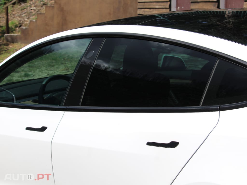Tesla Model 3 Tração Traseira