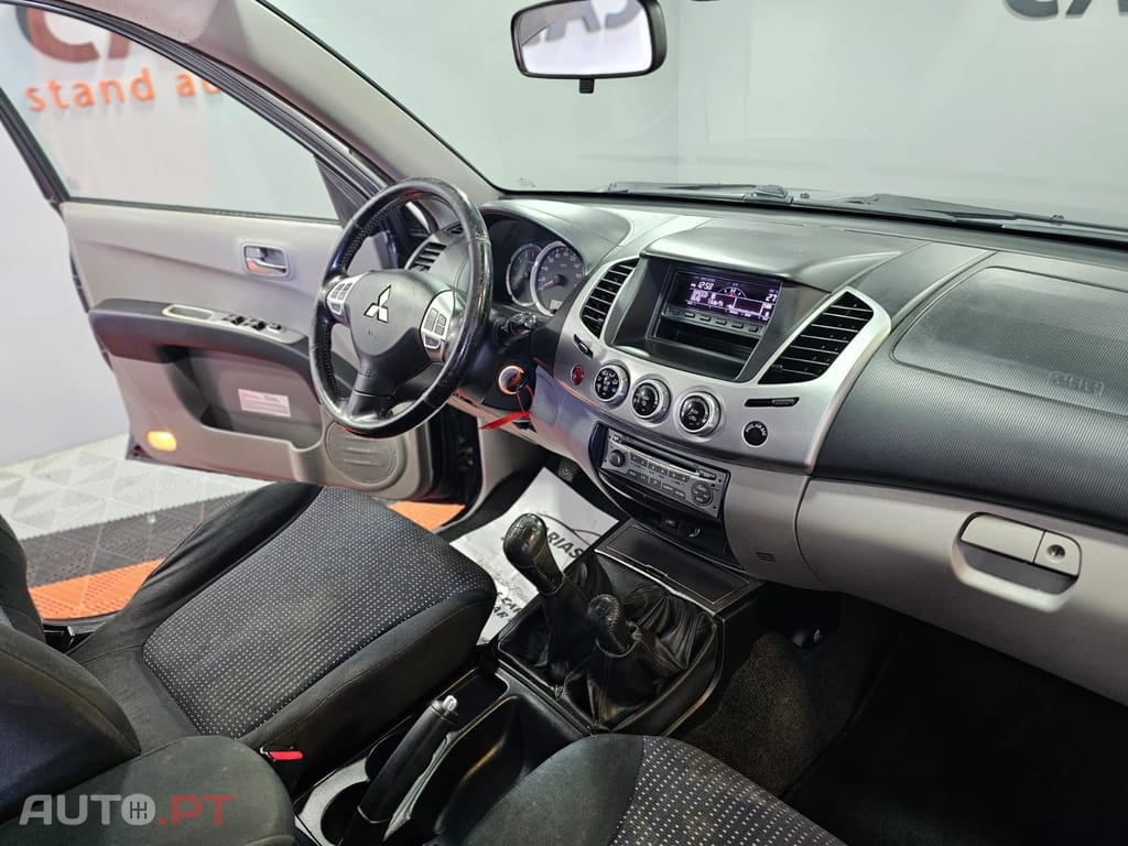 Mitsubishi L200 2.5 DI-D CD Invite AC 4WD