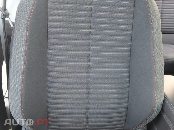 Peugeot E-2008 50 kWh Active Pack