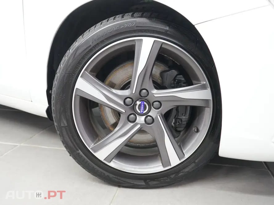 Volvo V60 2.4 D6 R-Design AWD Phev