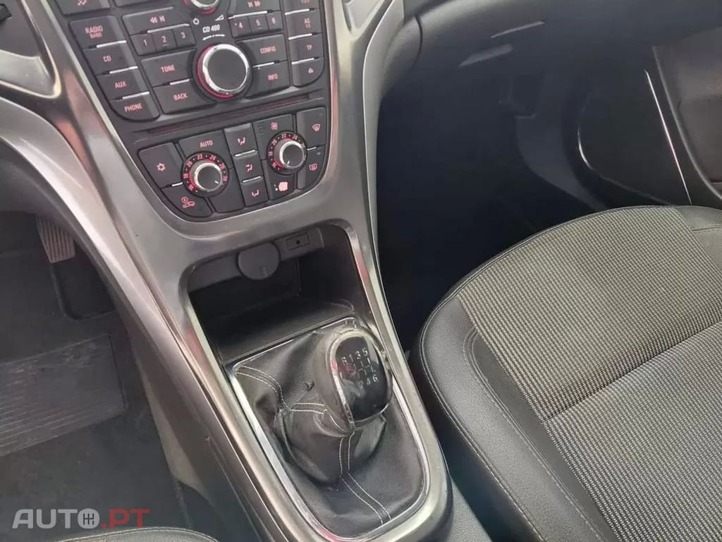 Opel Astra 1.7 CDTi Edition — fotografia 13