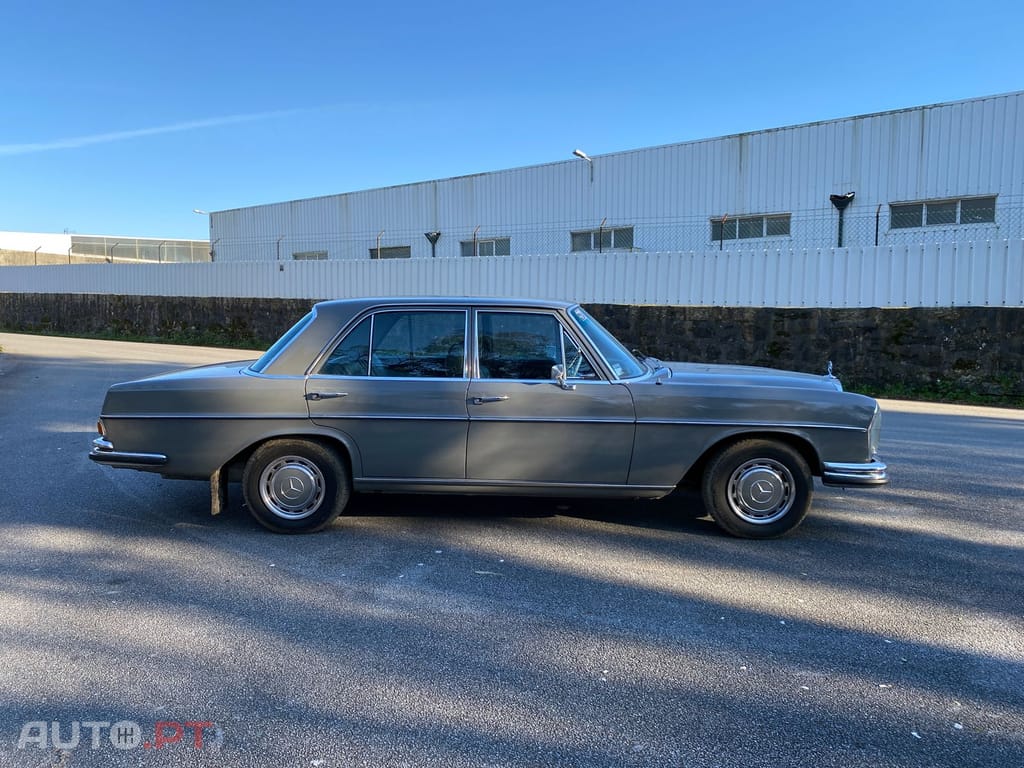 Mercedes-Benz 280 S (RHD)