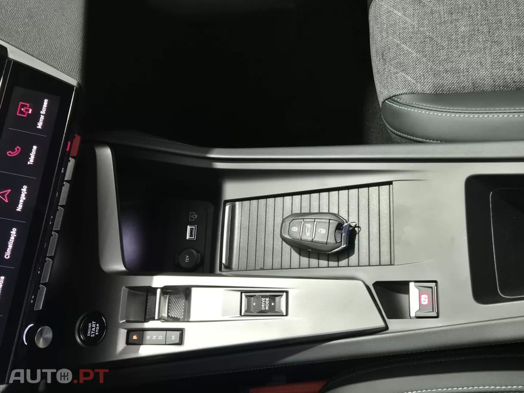 Peugeot 408 1.2 Hybrid Allure e-DCS6