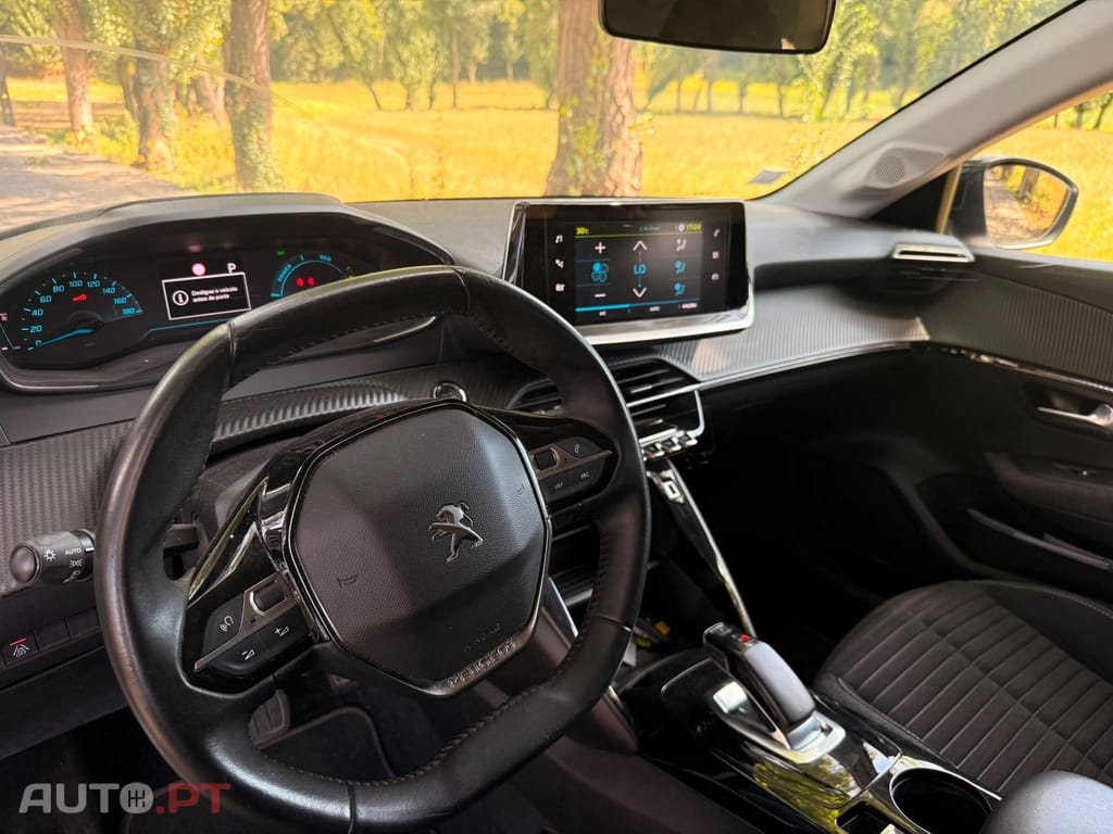 Peugeot E-208 50 kWh Style
