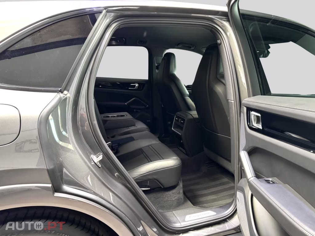 Porsche Cayenne I.V.A DEDUTIVEL E-HYBRID SPORT