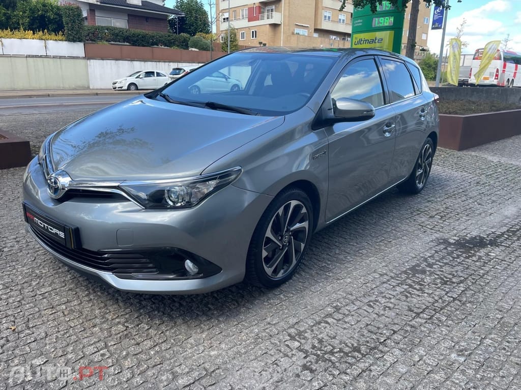 Toyota Auris 1.8 HSD Comfort +P.Techno+P.Sport