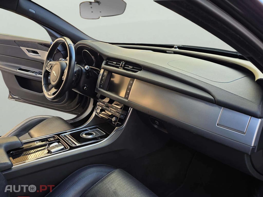 Jaguar XF 2.0 D Portfolio Aut.