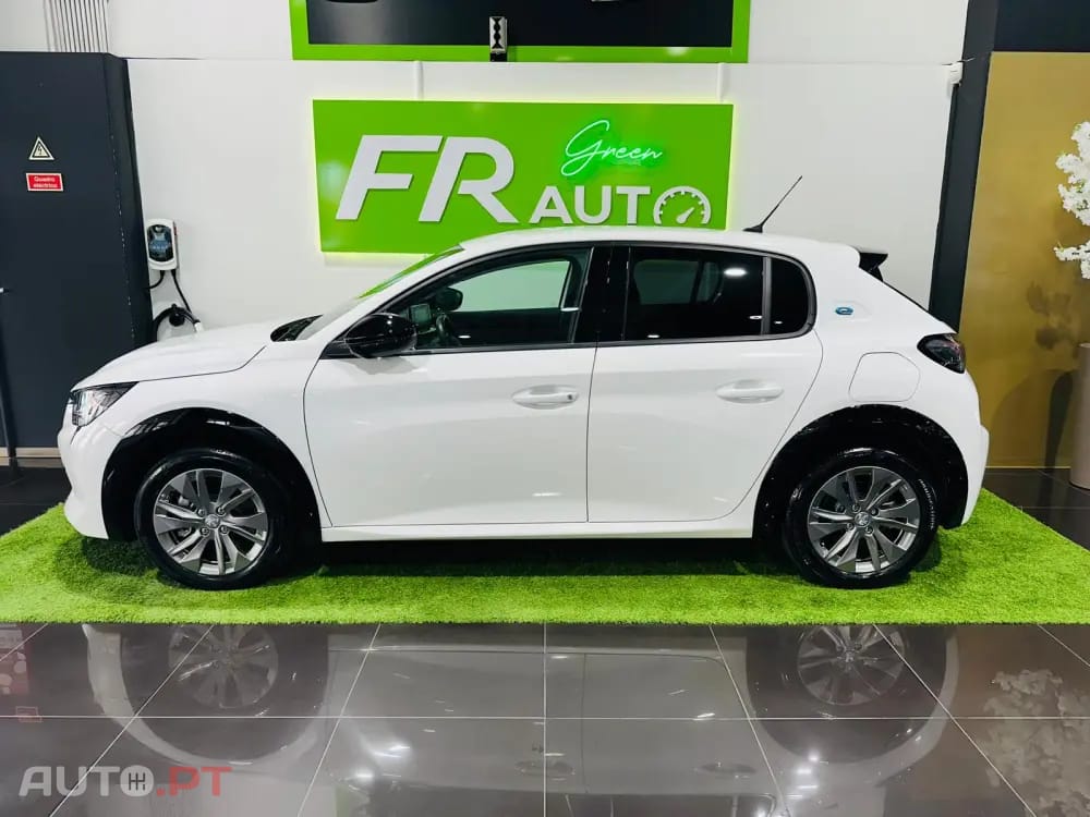 Peugeot E-208 50 kWh Style