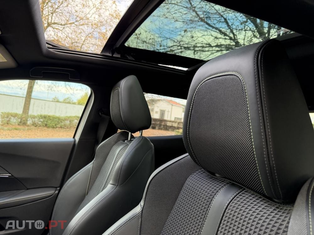 Peugeot E-2008 50 kWh GT Pack