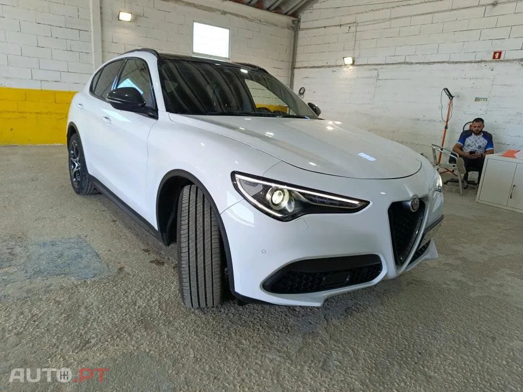 Alfa Romeo Stelvio 2.2 D B-Tech AT8