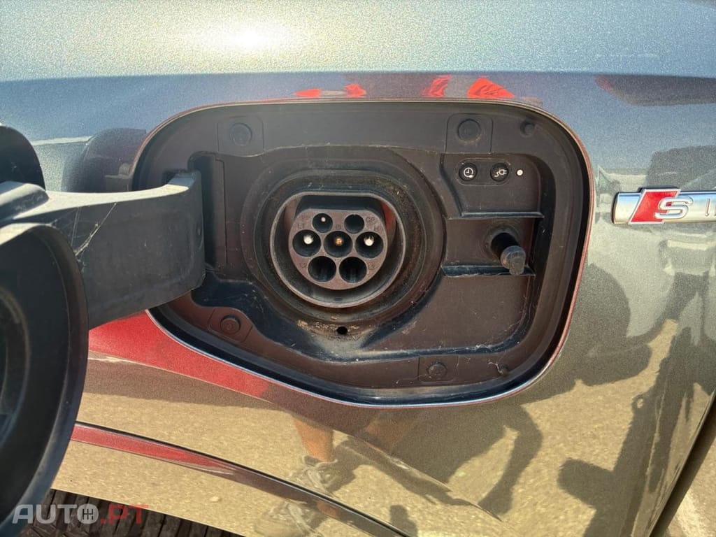 Audi Q3 45 TFSIe S line S tronic