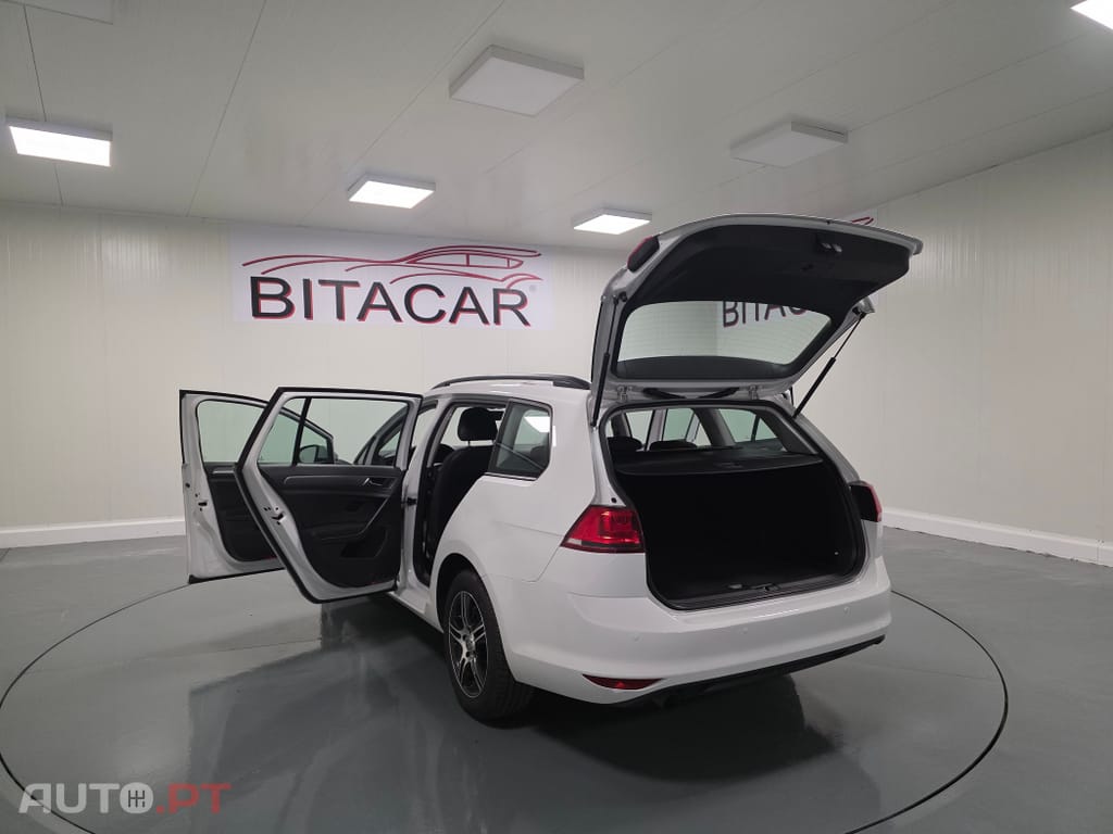 Volkswagen Golf 1.6 HDI CONFORTLINE