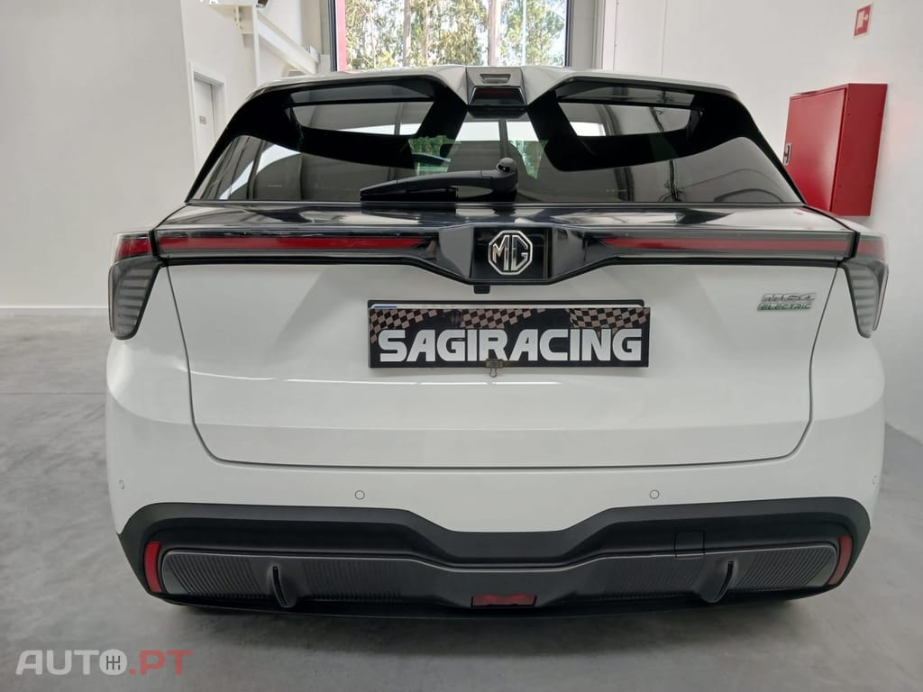 MG MG4 64 kWh Luxury