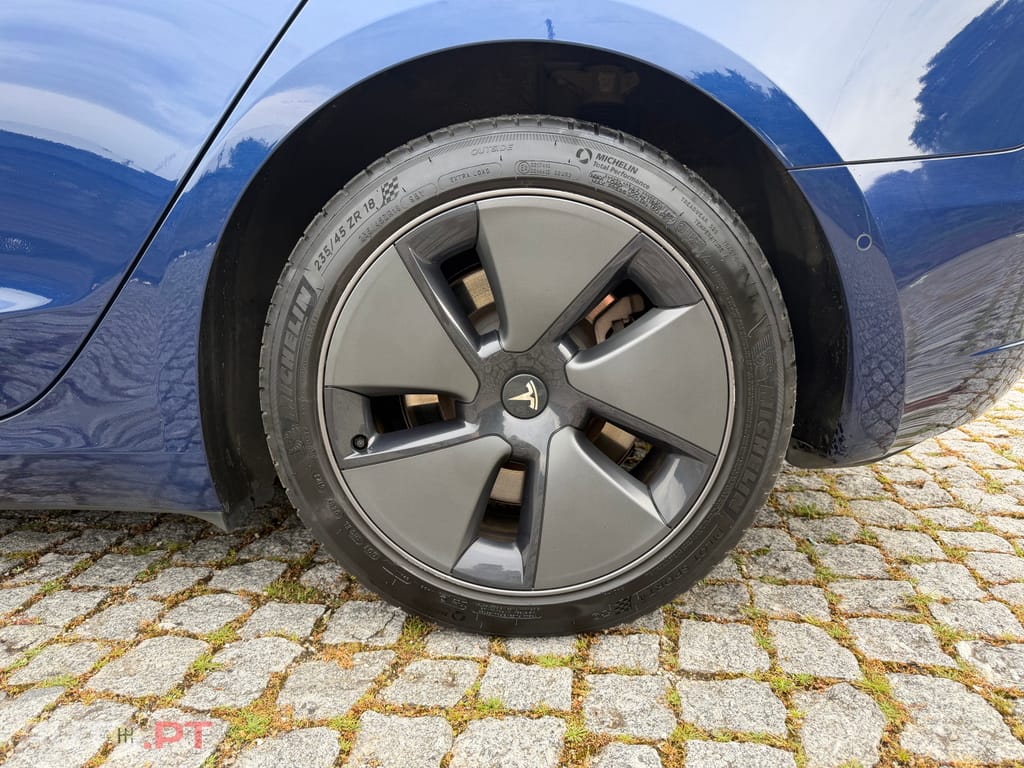Tesla Model 3 Standard Range Plus RWD