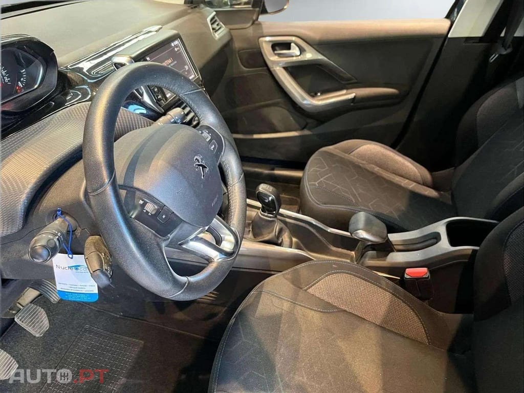Peugeot 2008 1.2 e-VTi Style