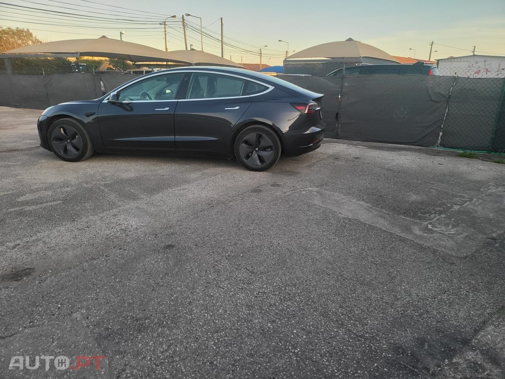Tesla Model 3 Long-Range RWD