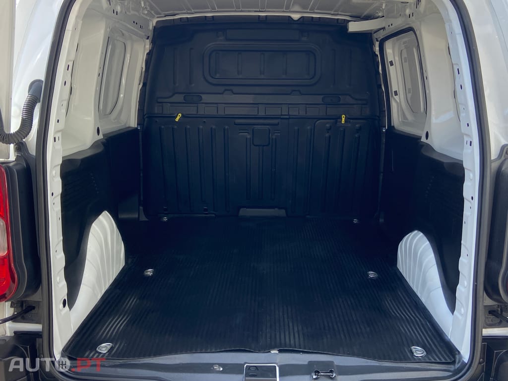 Peugeot Partner 1.6 HDI CarPlay  Só 95 mil kms!! Nacional