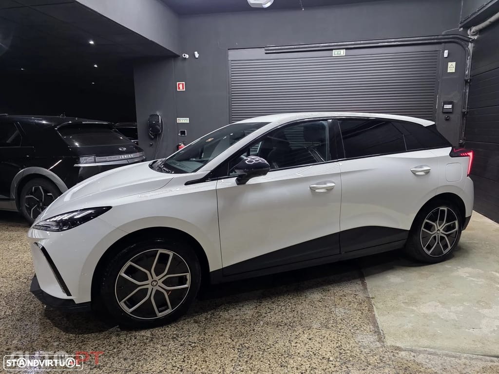 MG MG4 64 kWh Luxury