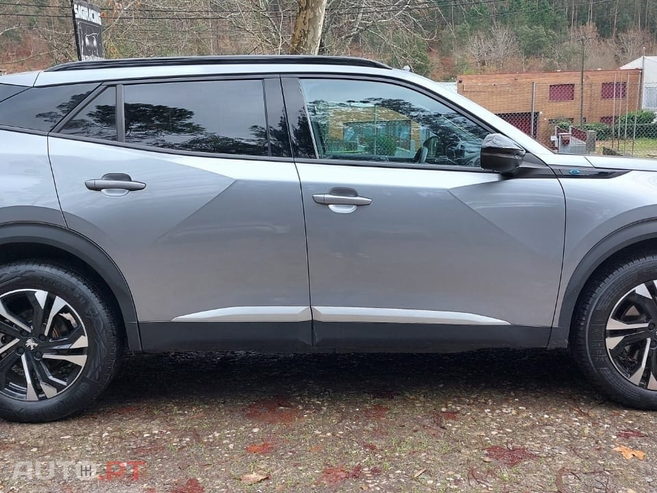 Peugeot E-2008 50 kWh Allure Pack