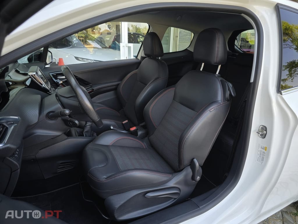 Peugeot 208 1.2 PureTech GT Line