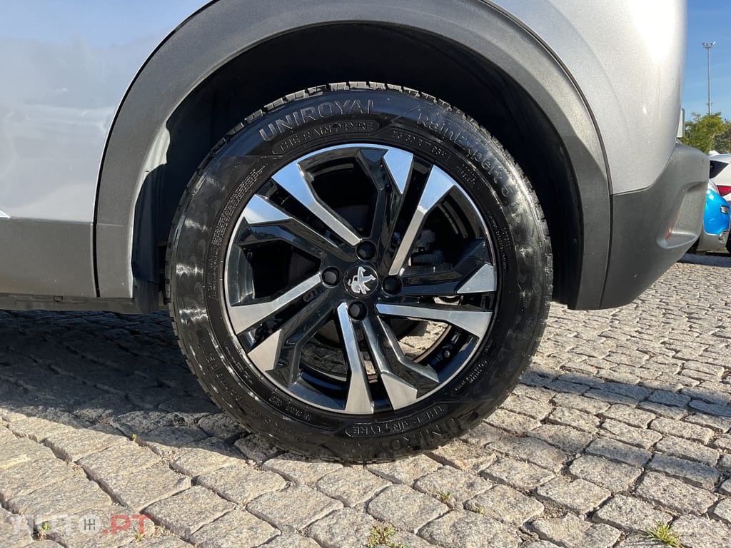 Peugeot E-2008 50 kWh Allure Pack