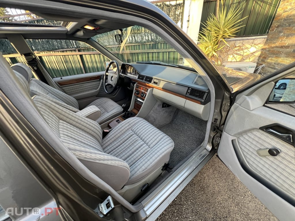 Mercedes-Benz W124 300 D