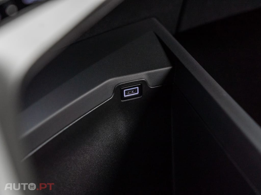 Peugeot 3008 1.2 Hybrid Allure e-DCS6