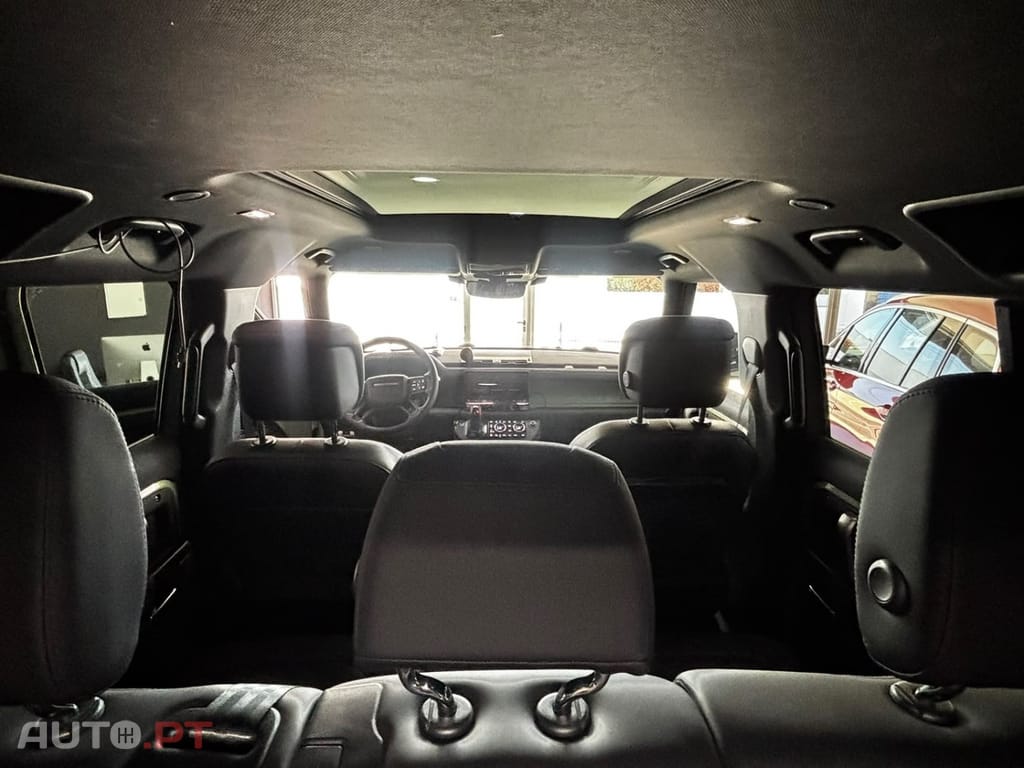 Land Rover Defender 2.0 P300e 110 AWD Trophy Edition Deep Sandglow