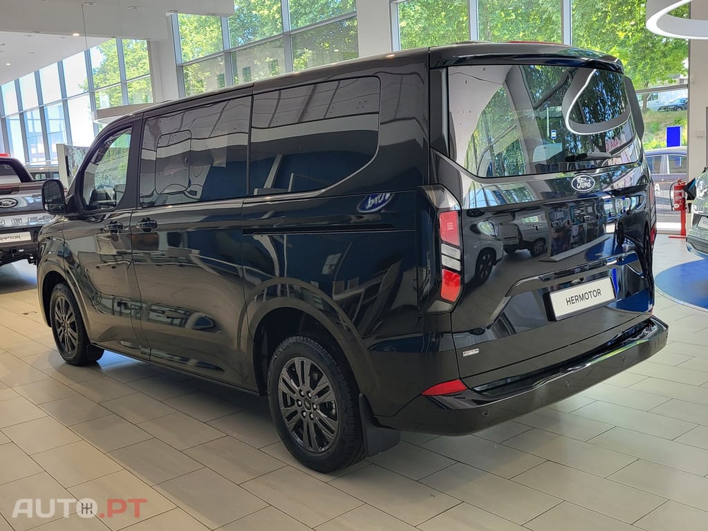 Ford Tourneo 2.5 PHEV Titanium