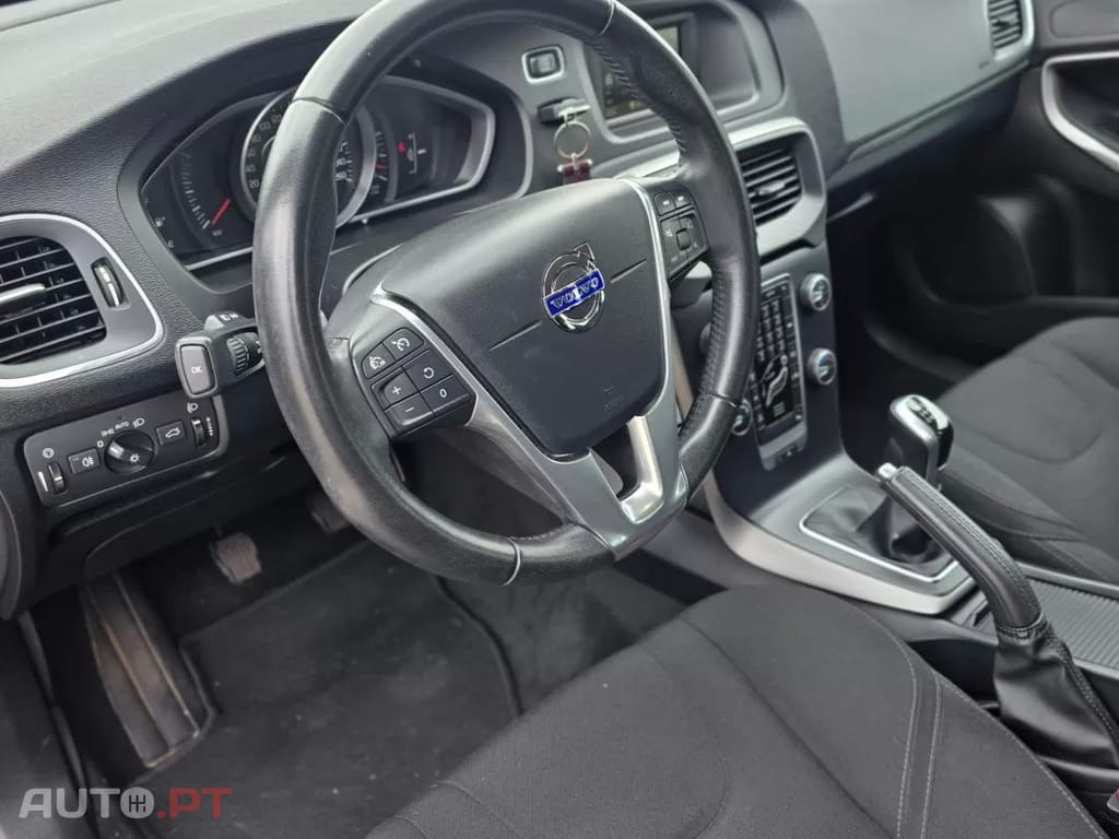 Volvo V40 2.0 D2 Kinetic Eco — fotografia 10