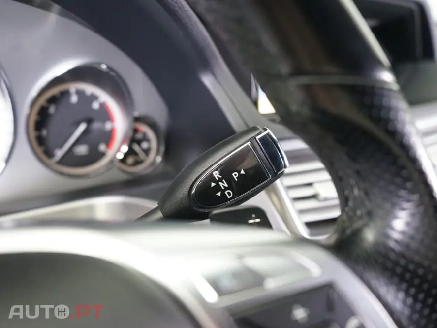 Mercedes-Benz E 220 CDi Avantgarde BlueEfficiency Auto