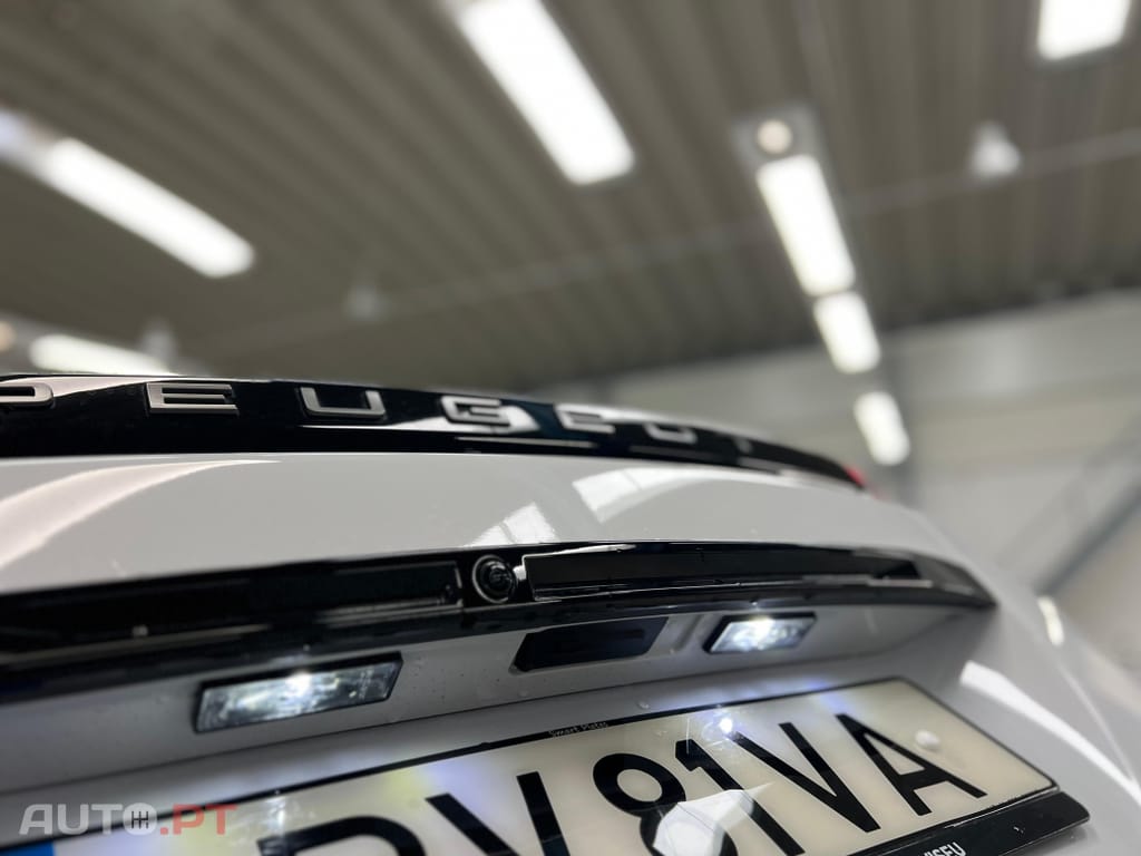 Peugeot 2008 1.2 Hybrid Allure e-DCS6