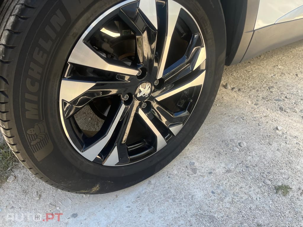 Peugeot 2008 1.2 PureTech Allure