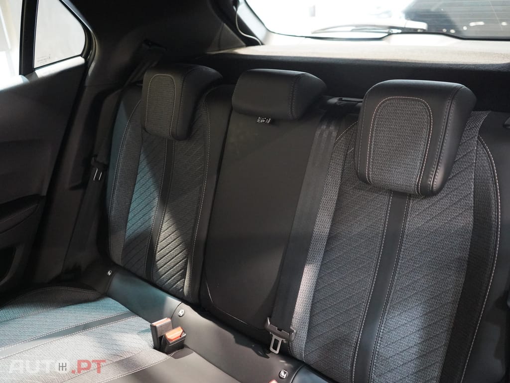 Peugeot 2008 1.2 Hybrid Allure e-DCS6