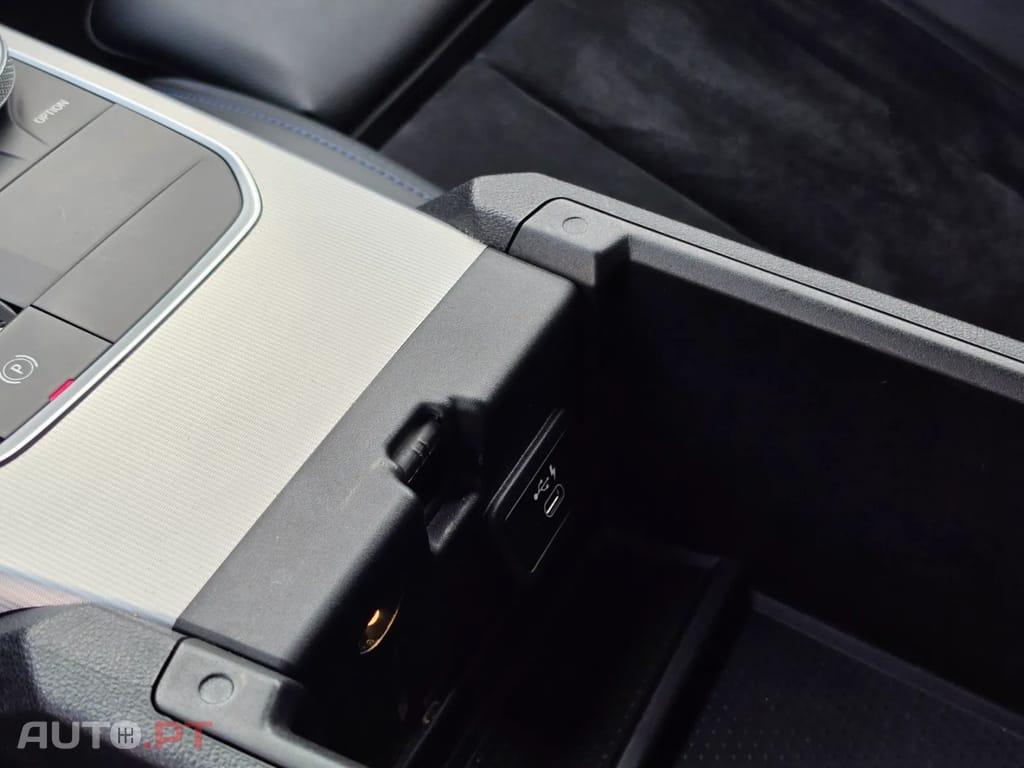 BMW 330 e Pack M Auto — fotografia 13