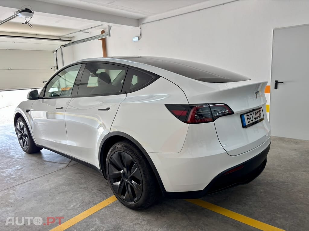 Tesla Model Y Standard RWD