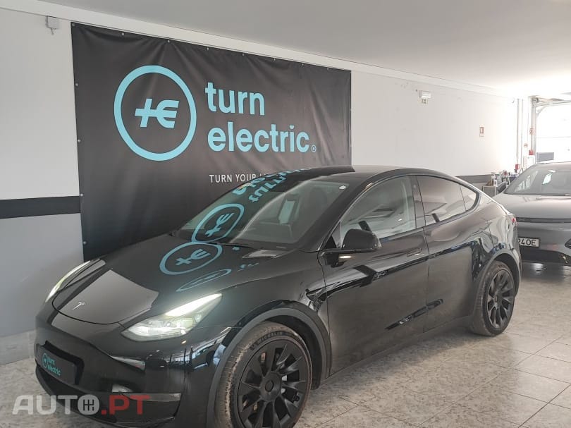 Tesla Model Y Long Range Dual Motor AWD — fotografia 2