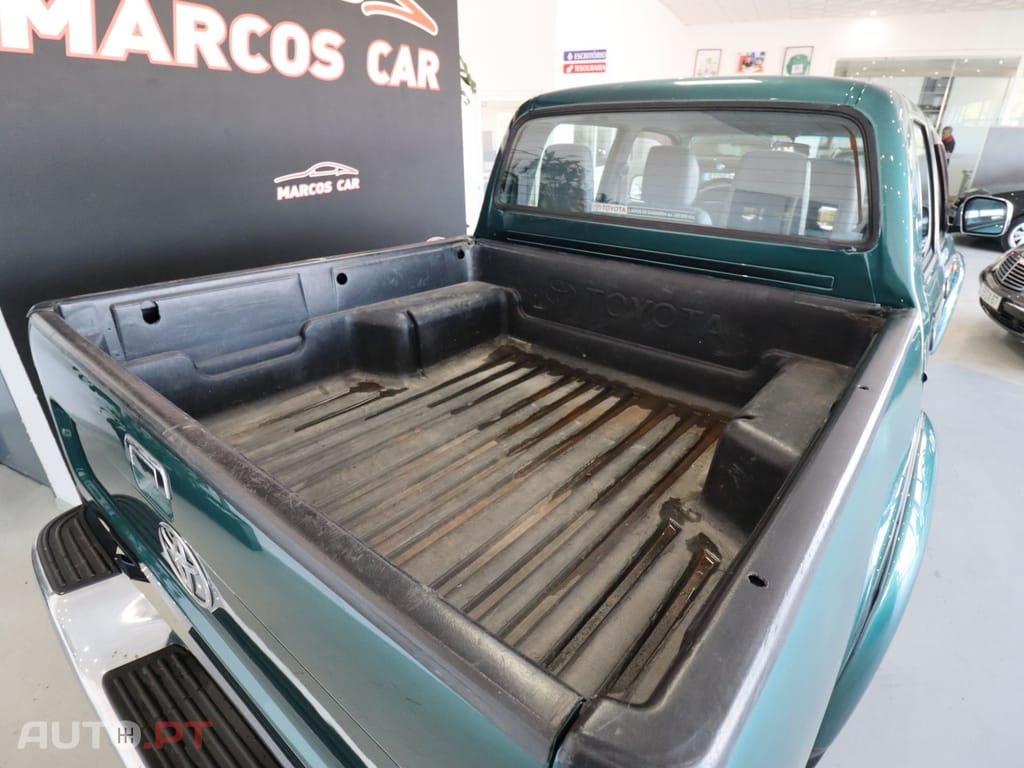 Toyota Hilux 2.4 TD LN165LSR Tracker