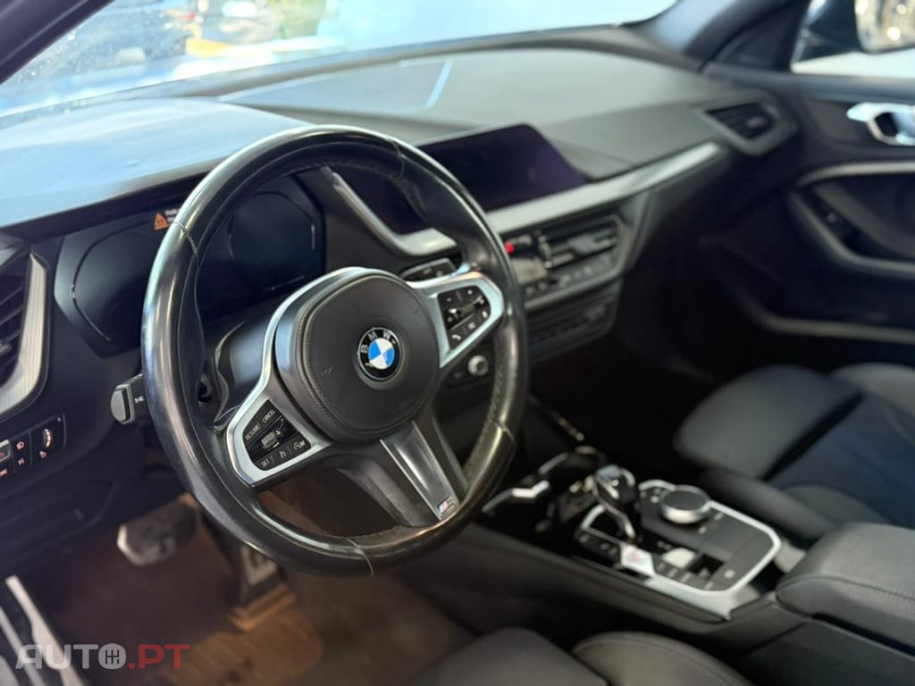 BMW 118 i Pack Desportivo M Auto