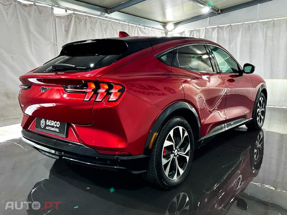 Ford Mustang Mach-E AWD PREMIUM