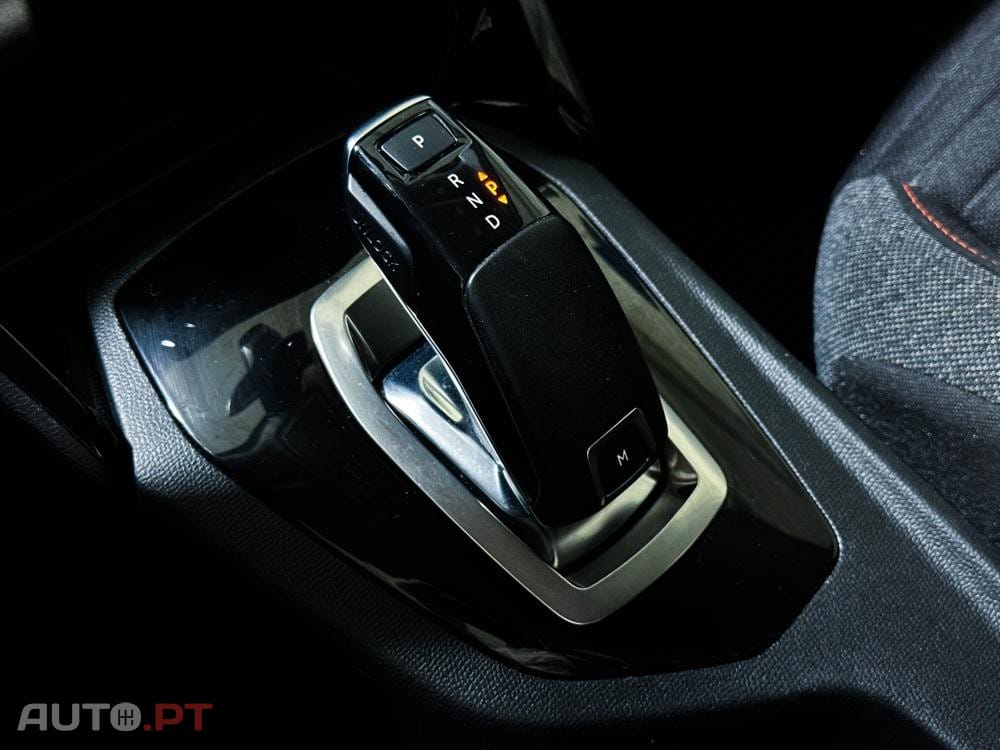 Peugeot 2008 1.2 PureTech Allure EAT8