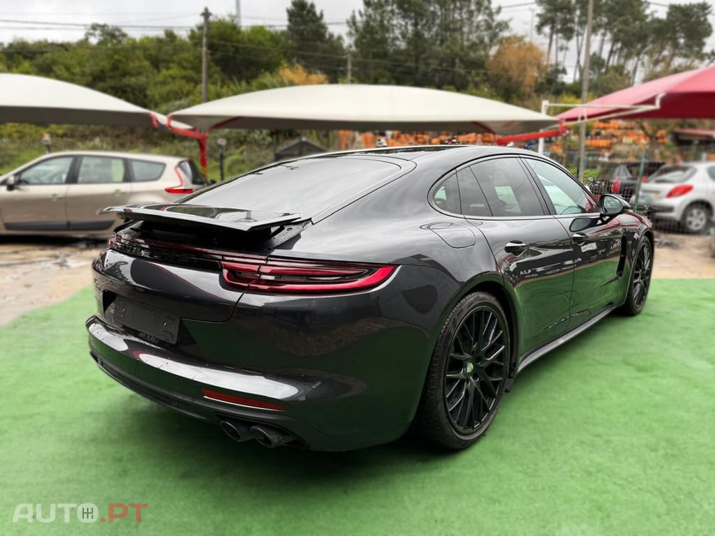 Porsche Panamera 4 E-Hybrid