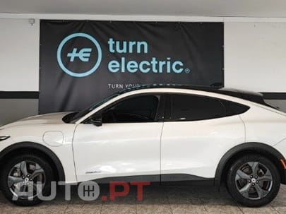 Ford Mustang Mach-E 75.7 kWh Base