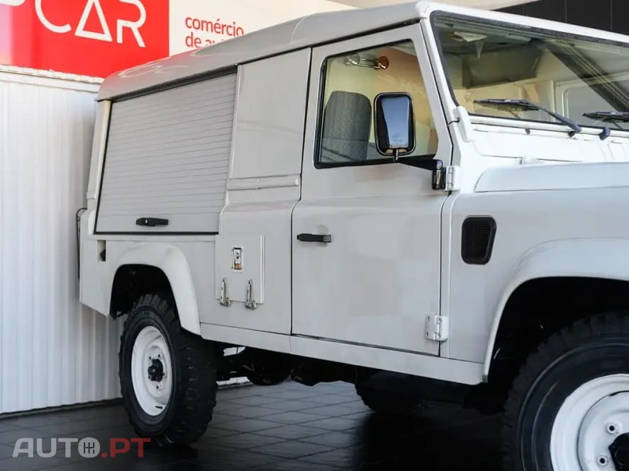 Land Rover Defender 90 SW 2.5 Td5 E