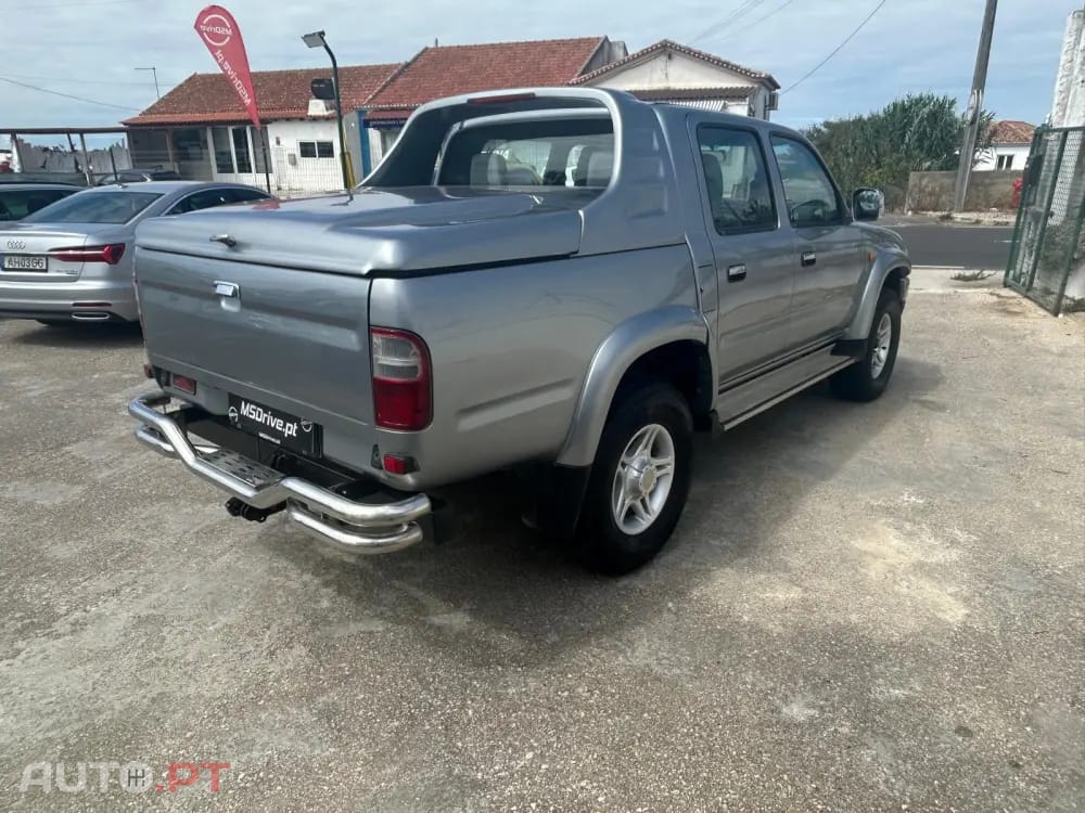 Toyota Hilux 2.5 D4-D Tracker